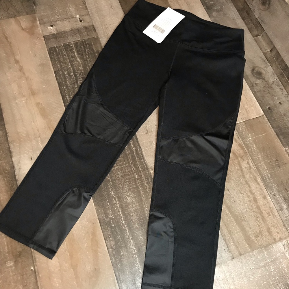 Fabletics Sabrina Capri - Picture 2 of 8